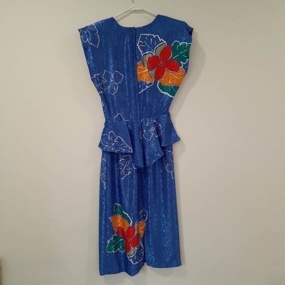 80's Sheath Hibiscus Dress with Peplum - Picture 2 of 9